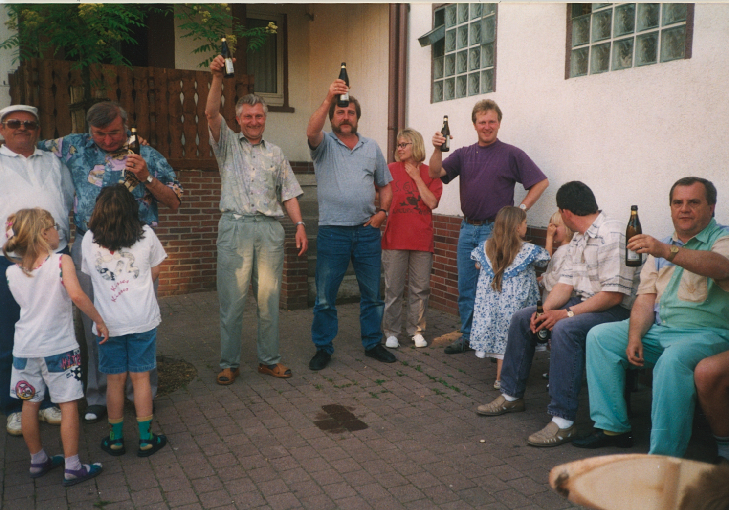 Die Fußballer des TVM feiern den Aufstieg am 28.5.1995